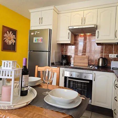Lägenhet Casa Palmera 4 Only 150 Meters To Beach, Heated Pool, Wifi, Sat-tv, Terrace, Central Location, Washing Machine Playa de las Americas (Tenerife)