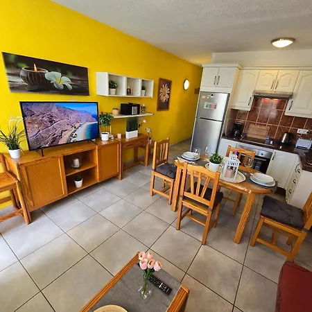 Casa Palmera 4 Only 150 Meters To Beach, Heated Pool, Wifi, Sat-tv, Terrace, Central Location, Washing Machine Lägenhet